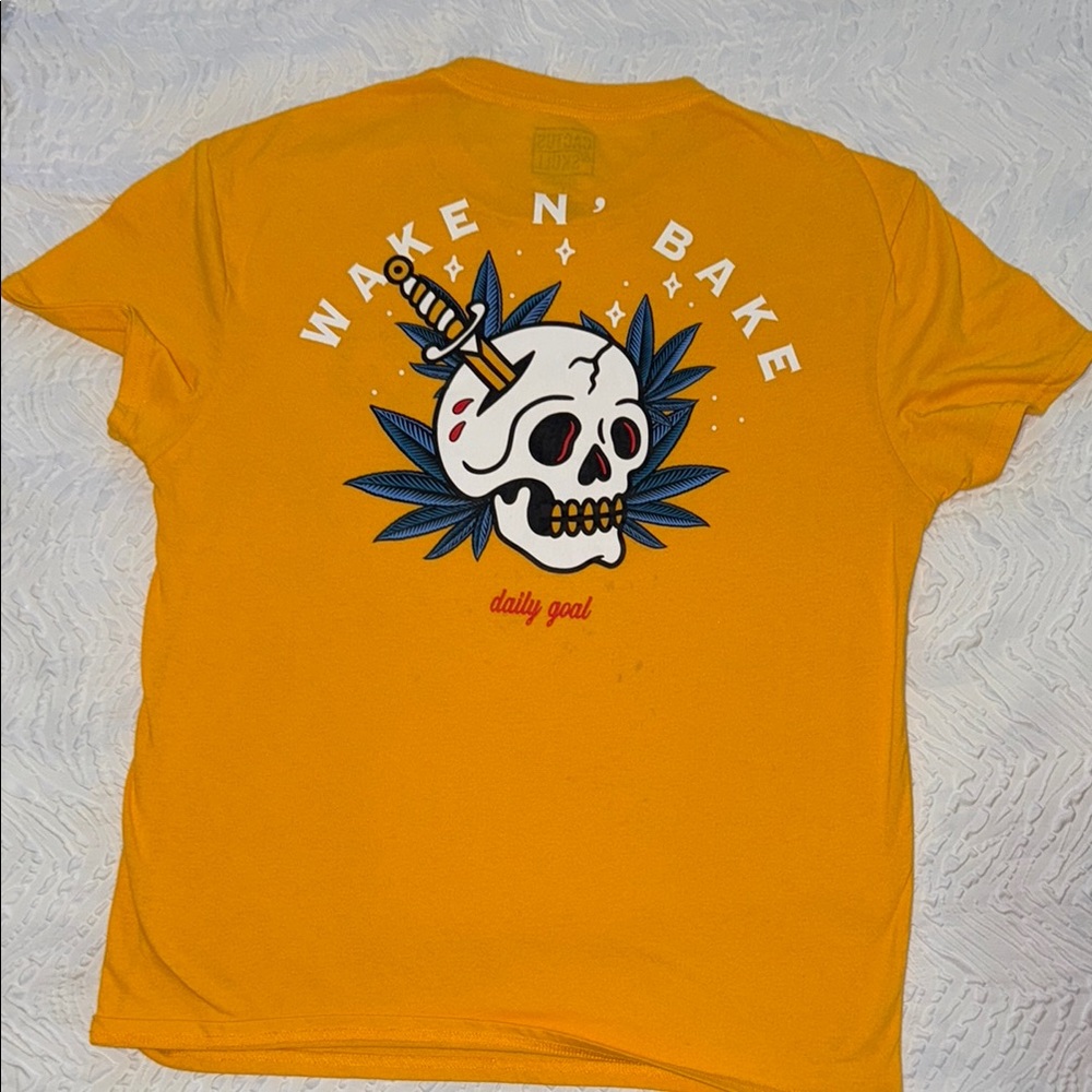 Cactus & Skull school bus yellow Graphic T-Shirt EUC L
